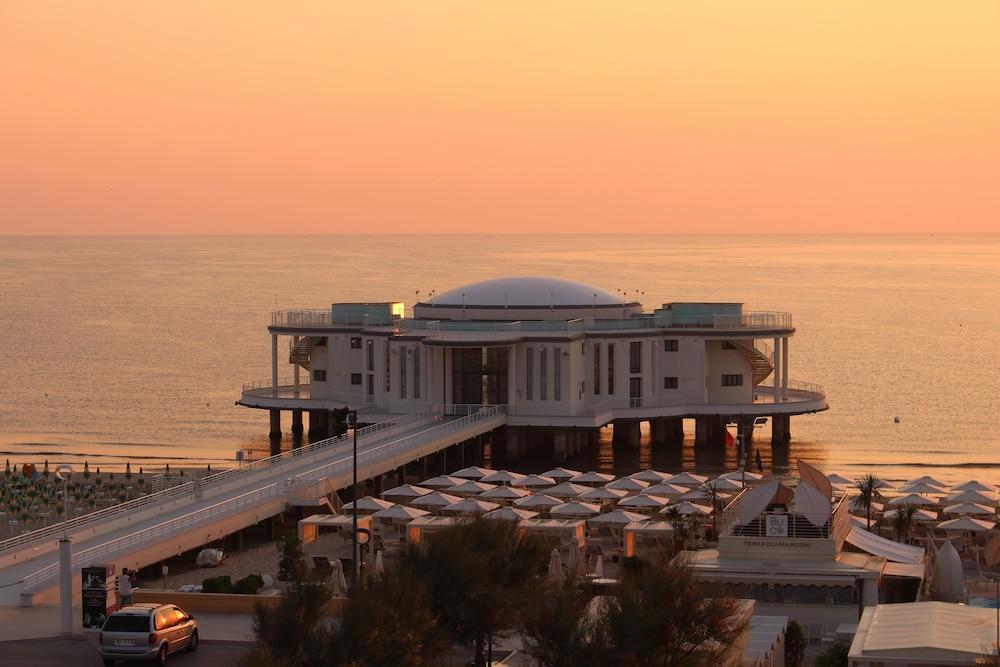 Hotel Cristallo Senigallia Bagian luar foto