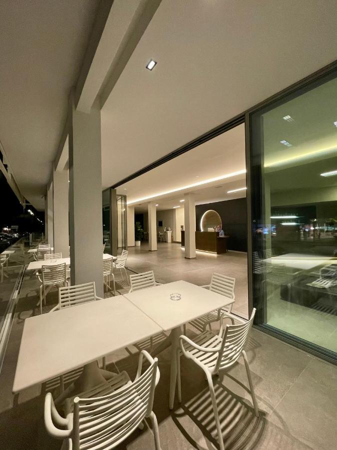 Hotel Cristallo Senigallia Bagian luar foto