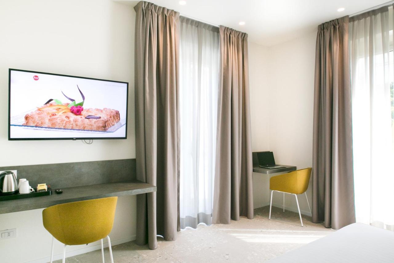 Hotel Cristallo Senigallia Bagian luar foto