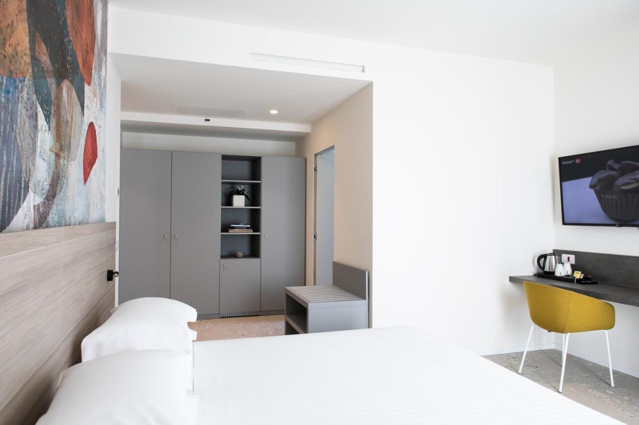 Hotel Cristallo Senigallia Bagian luar foto