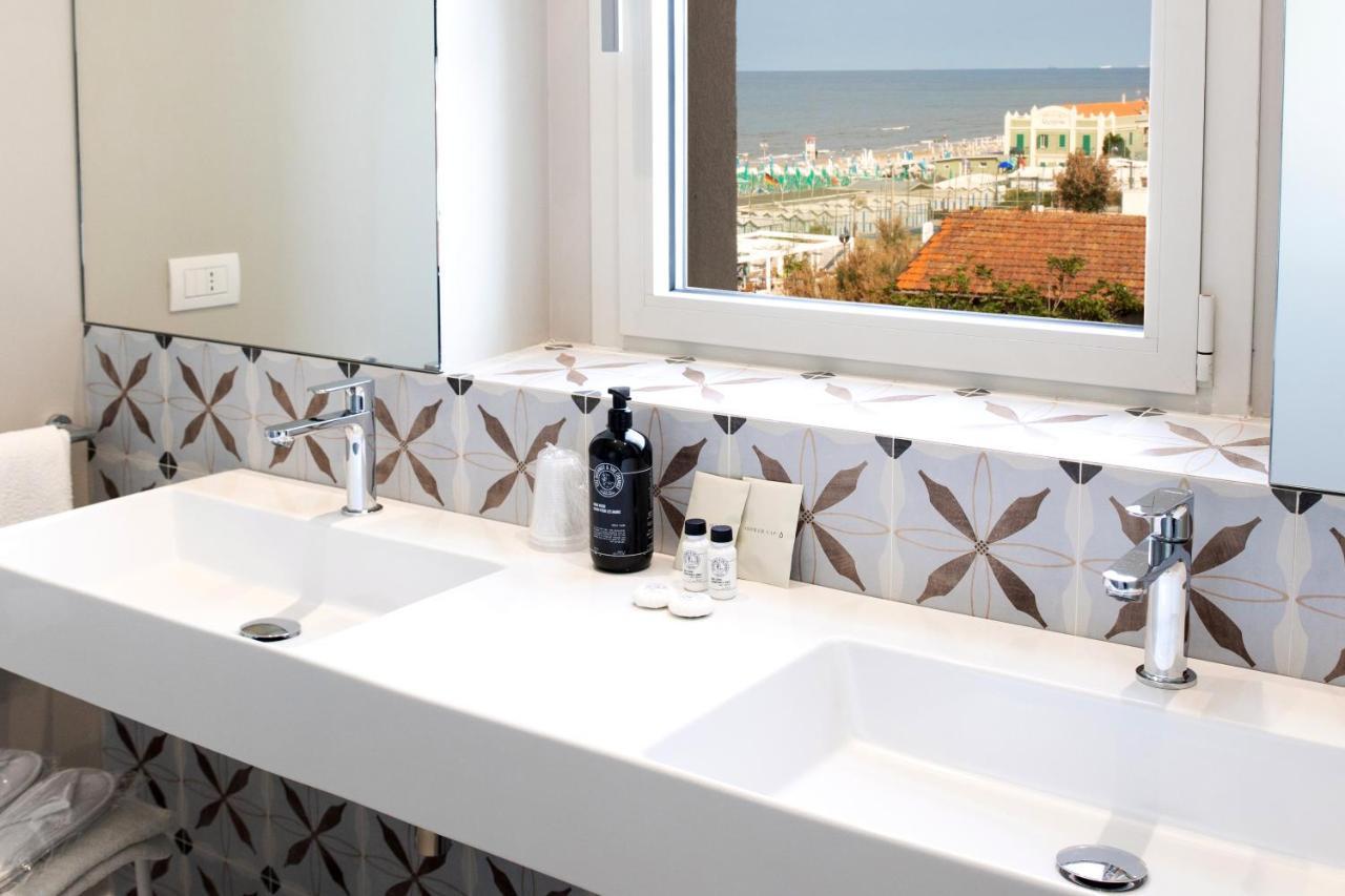 Hotel Cristallo Senigallia Bagian luar foto