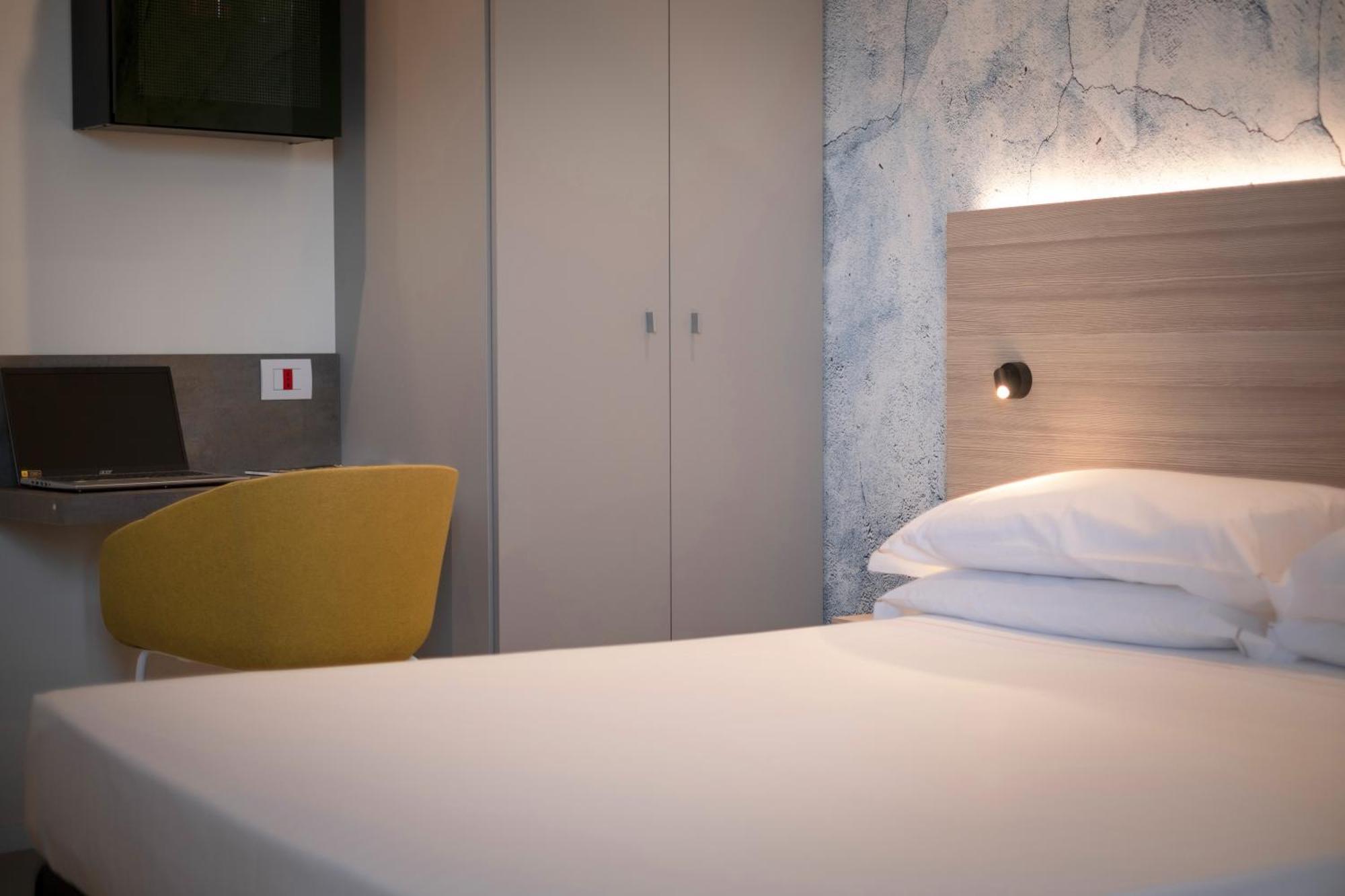 Hotel Cristallo Senigallia Bagian luar foto