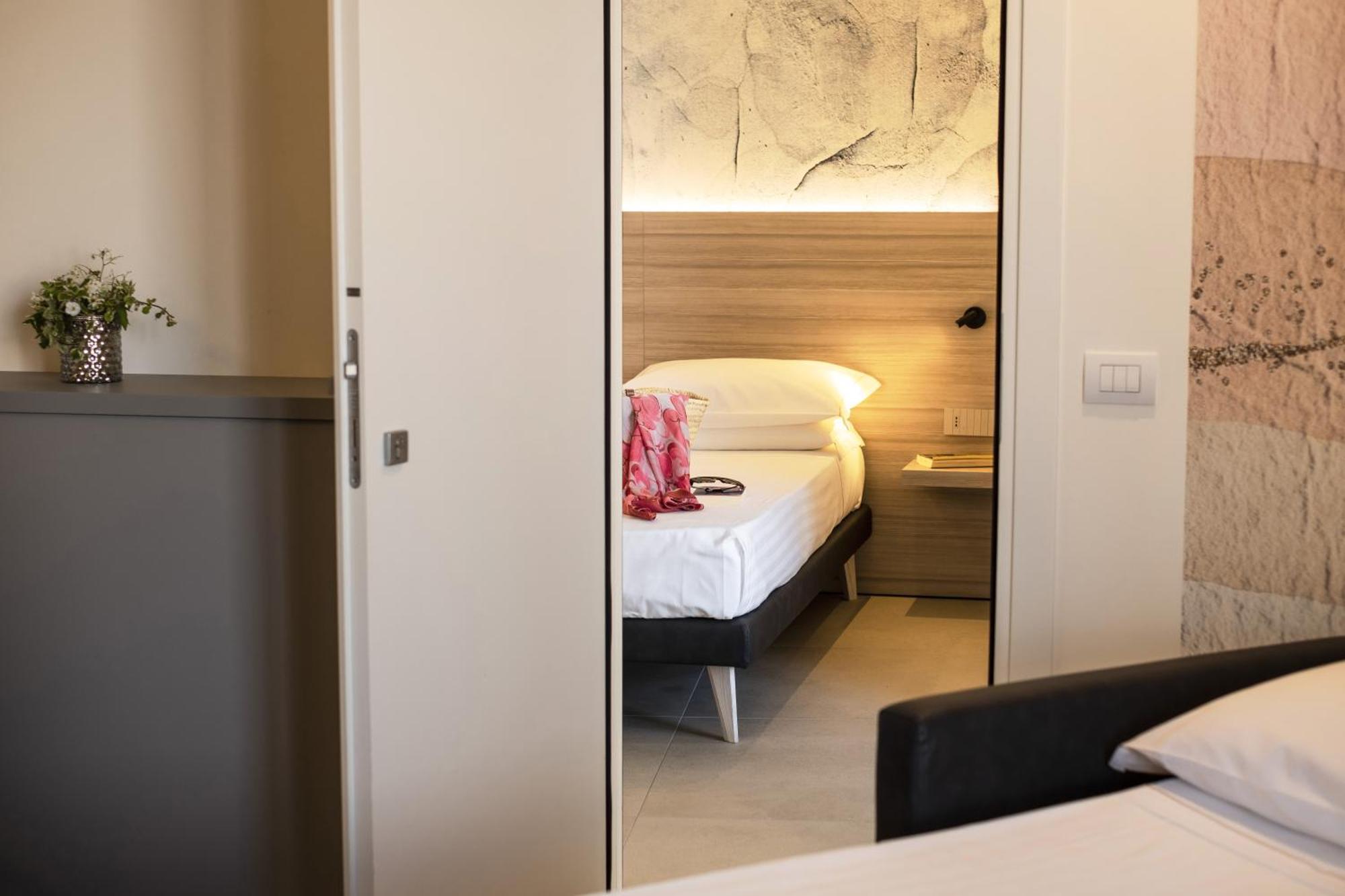 Hotel Cristallo Senigallia Bagian luar foto